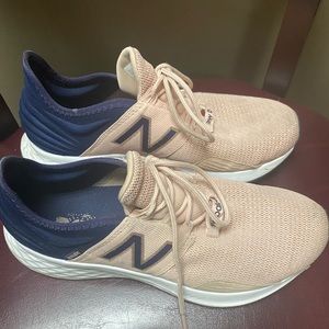 Woman size 10 new balance shoes